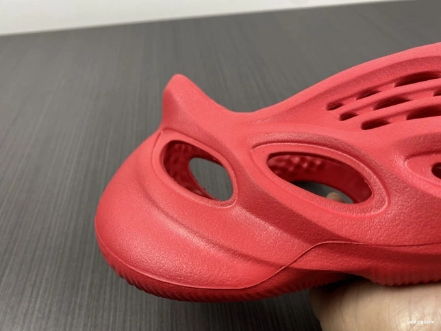 Adidas CW3355 Foam Yeezy Red 1014